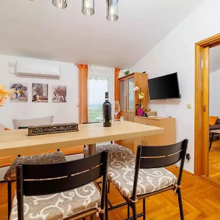 In Crikvenica 54337 *